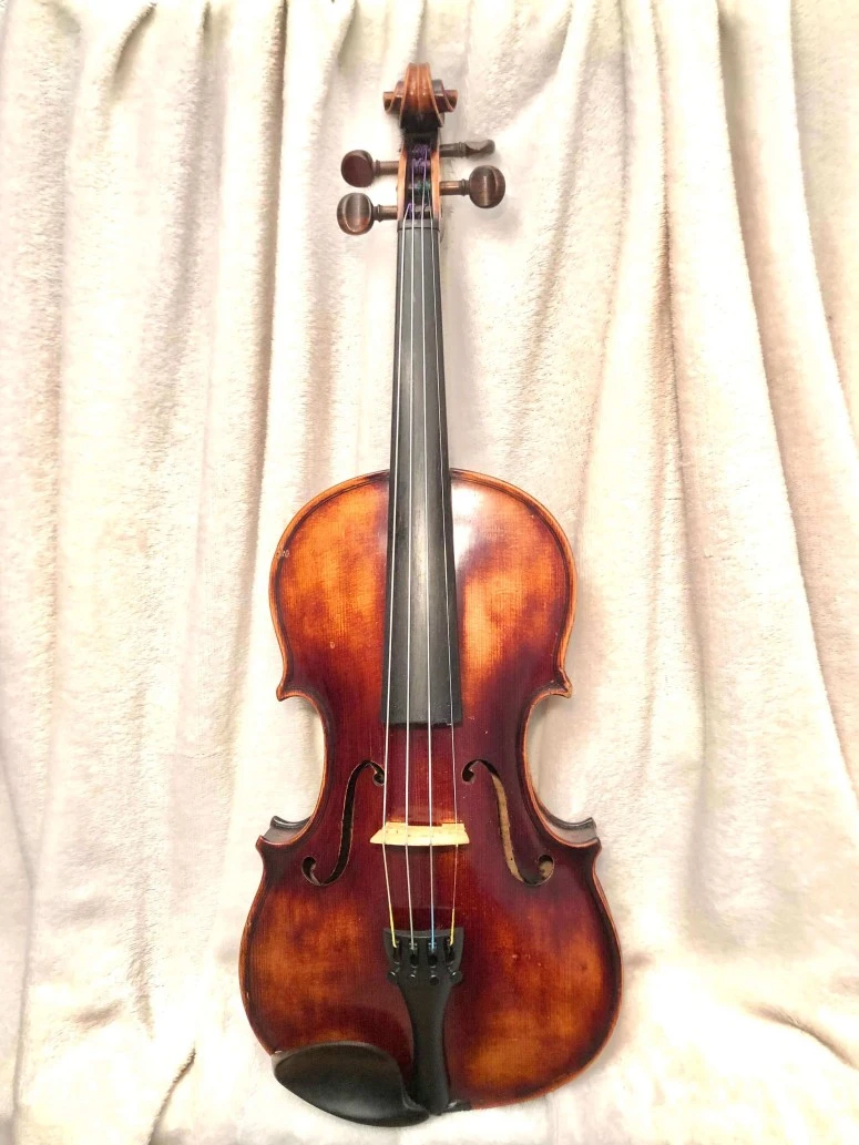 Viool vooraanzicht Karel Pilar (kopie)